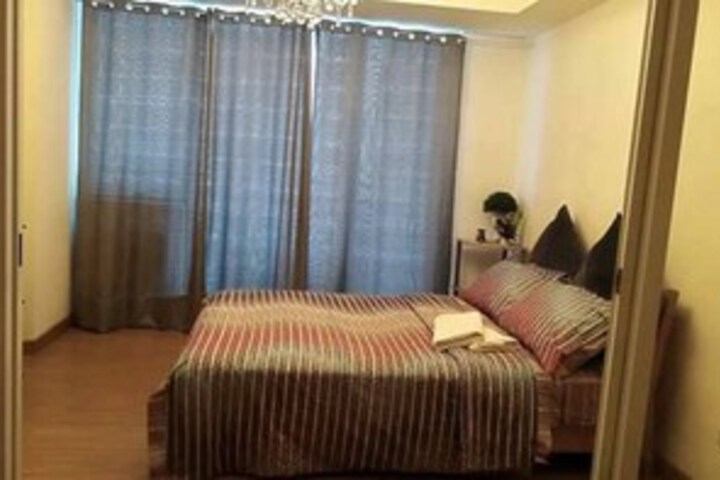 Room 10 of 12