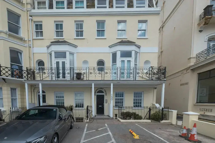 Freds Flat With Sea View
