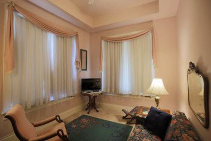 Room 27 of 67