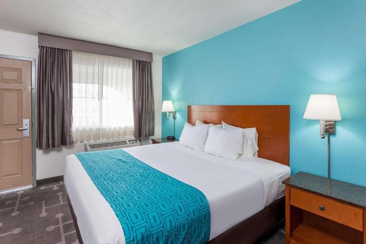 2 Queen Beds (7 of 7)