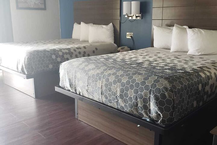 1 Queen Bed (6 of 14)