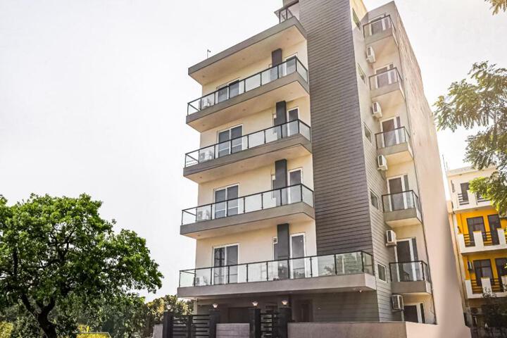 Townhouse Infinity Stays Near Appu Ghar