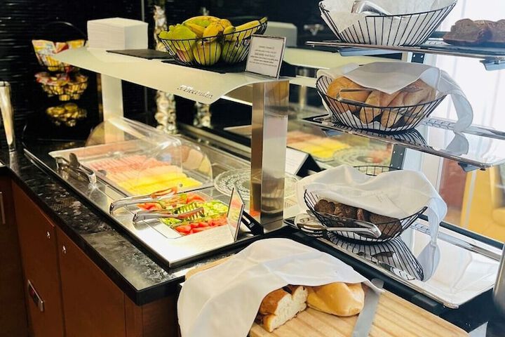 Breakfast/Coffee Service 29 of 48