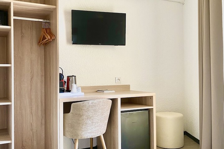 Room 6 of 35