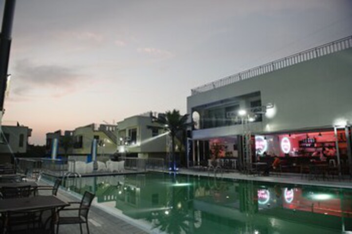 Pool 73 of 130