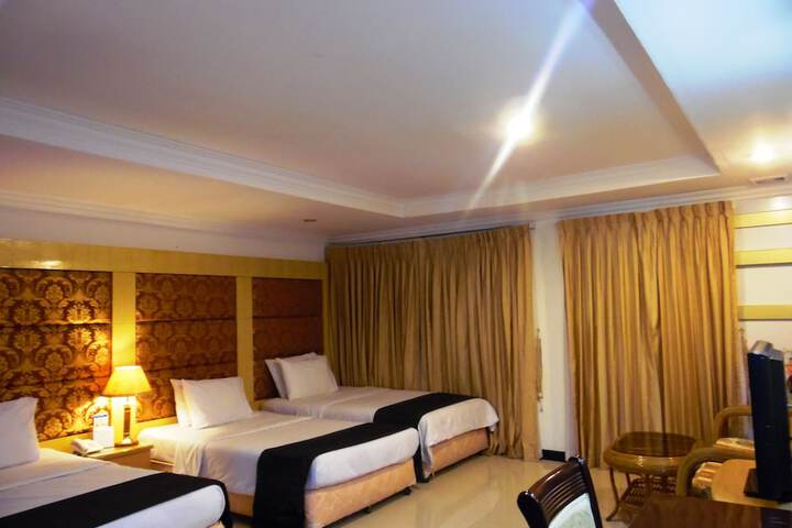 Room 25 of 40