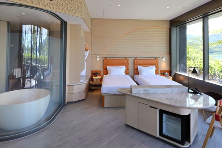 Room 3 of 113