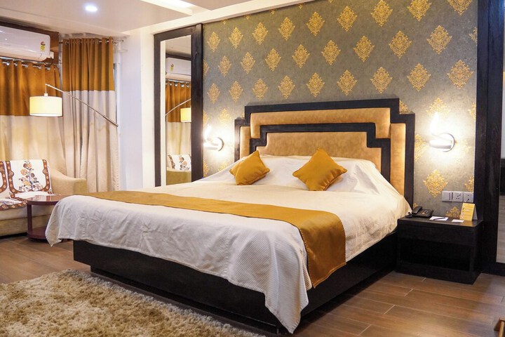 Room 10 of 40