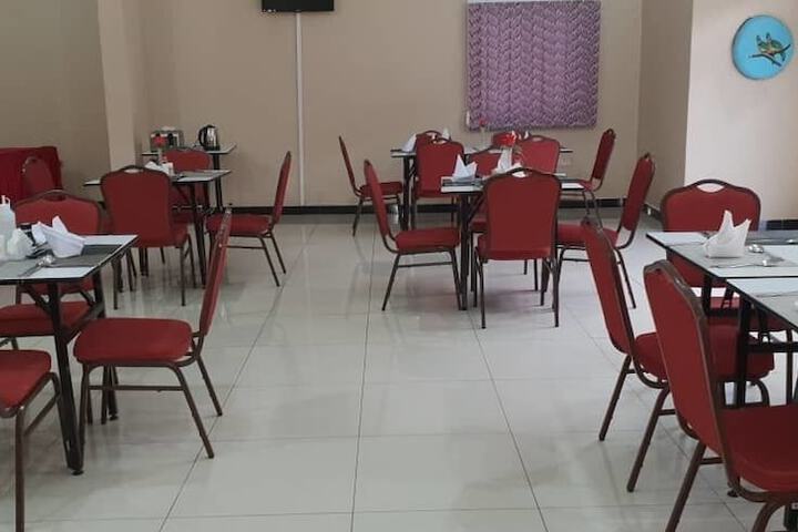 Dining 34 of 45