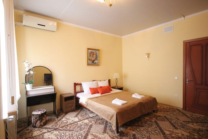 Room 8 of 30