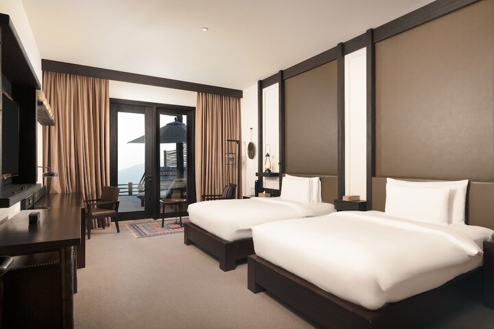 Room 38 of 318
