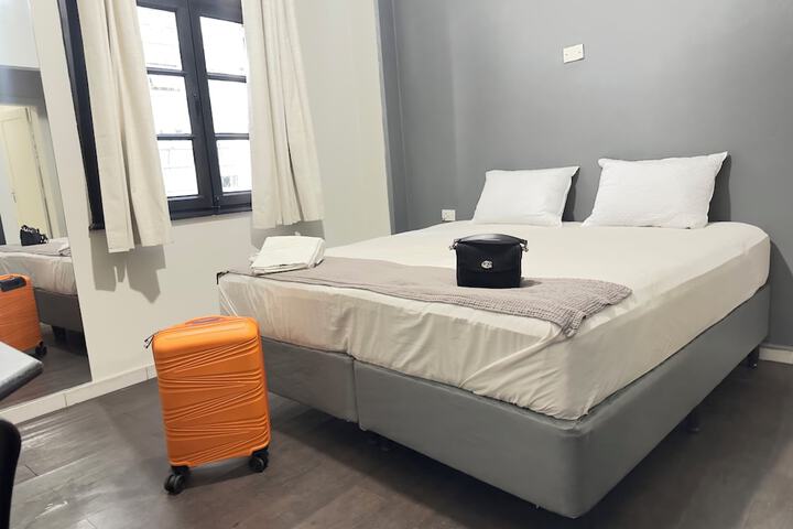 Room 2 of 43
