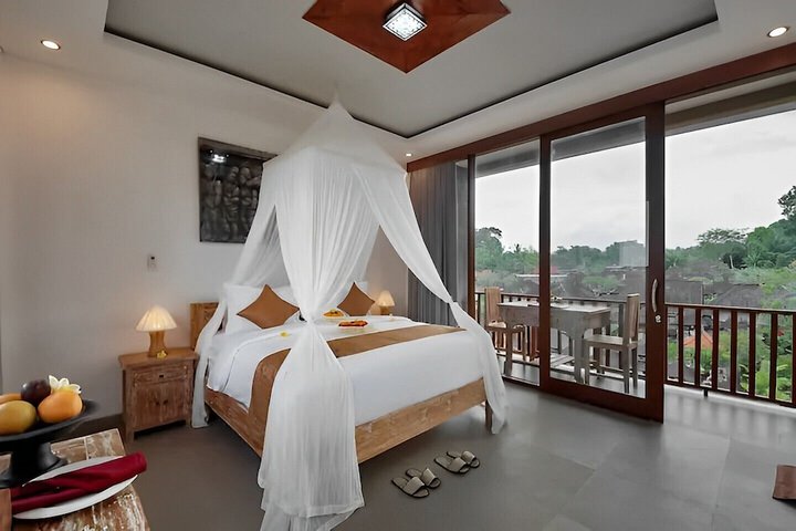 Room 4 of 18