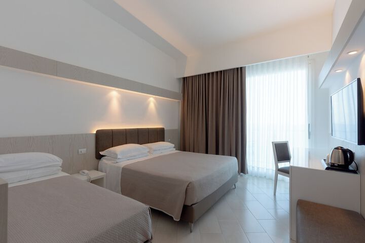 Room 48 of 175