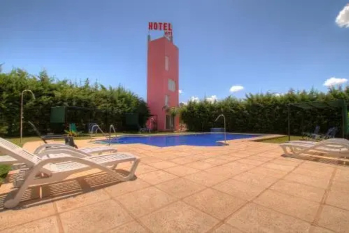 Pool 15 of 27