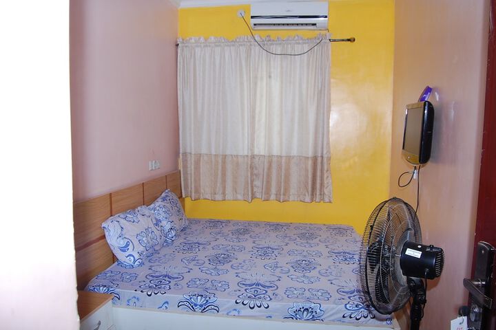 Room 9 of 23