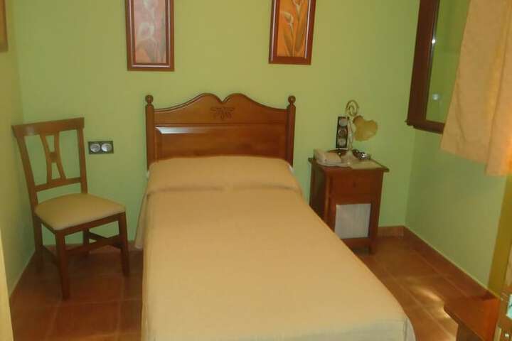 Room 9 of 32