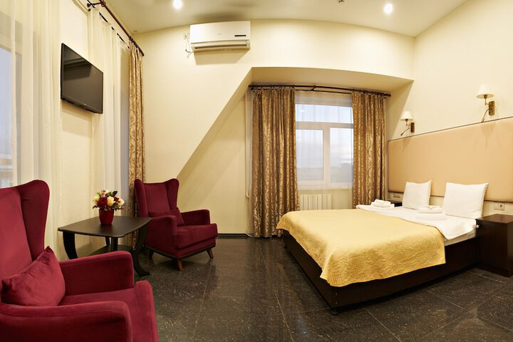 Room 5 of 73