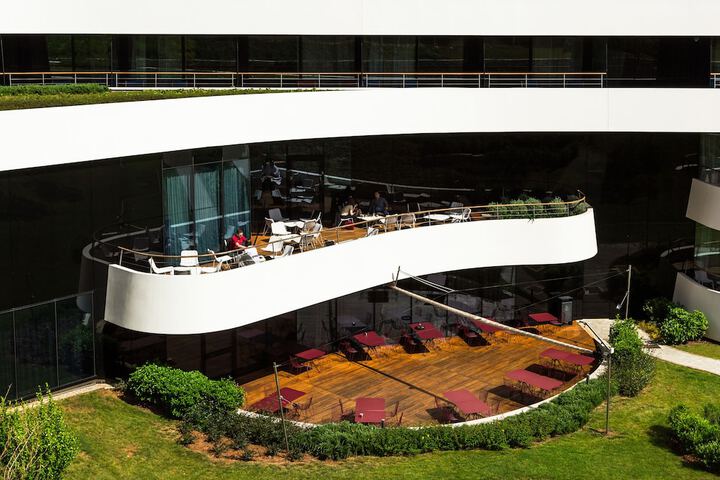Lounge 84 of 120