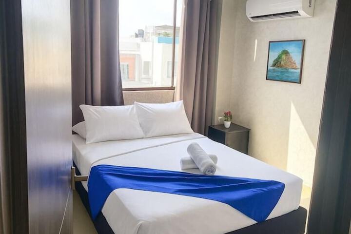 Room 4 of 9