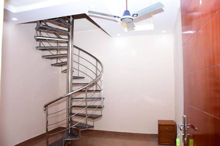 Room 7 of 33