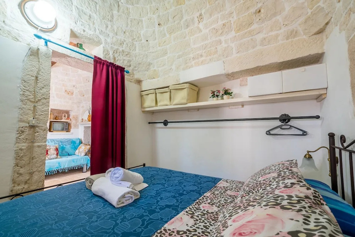 Room 5 of 15