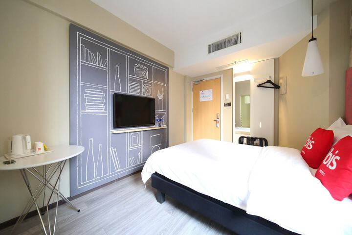 Room 13 of 70