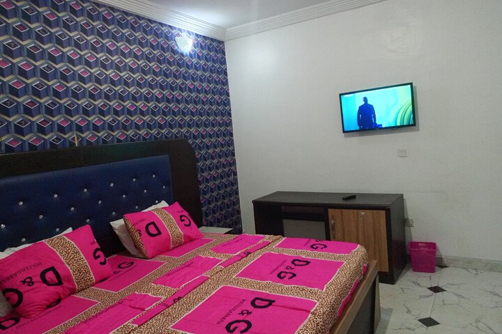 Room 5 of 20