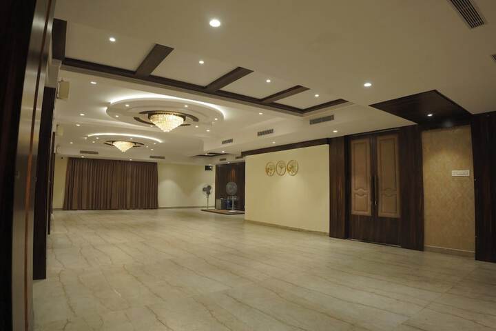 Ballroom/Hall 26 of 29