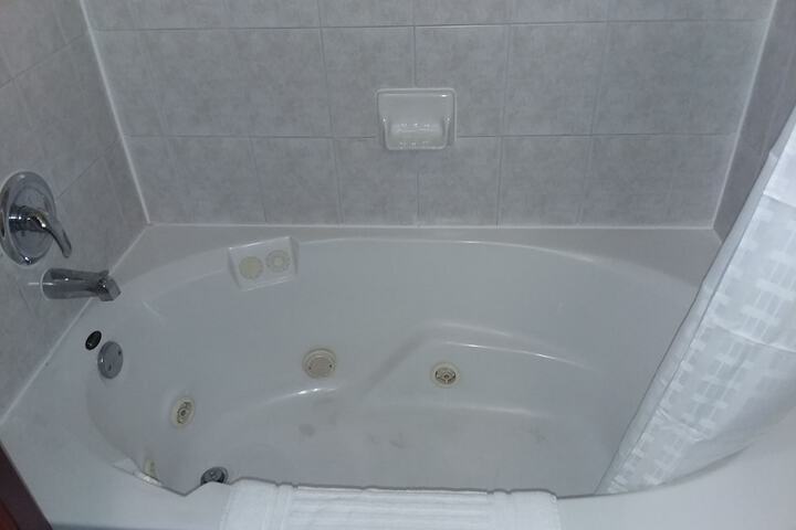Jetted tub