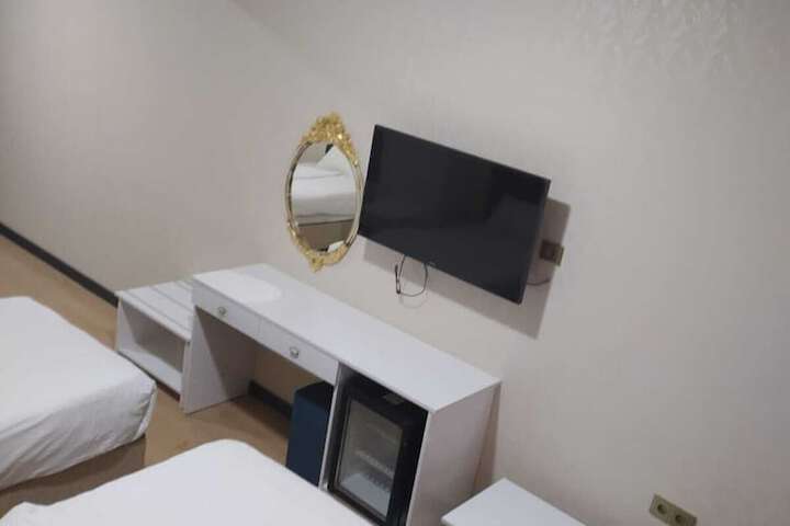 Room 16 of 31