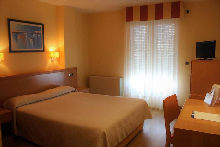 Room 33 of 90