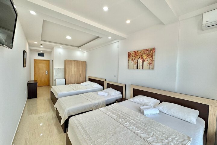 Room 12 of 83