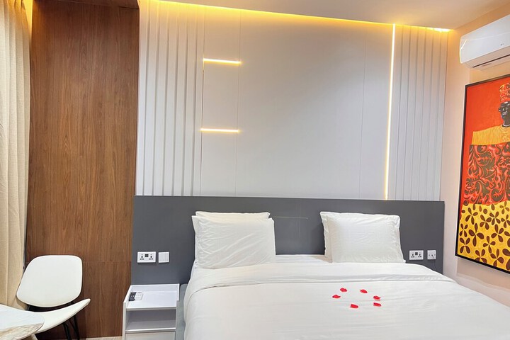 Room 6 of 61
