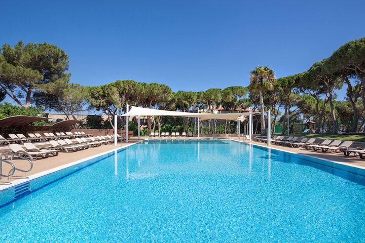 Hotel with Pool