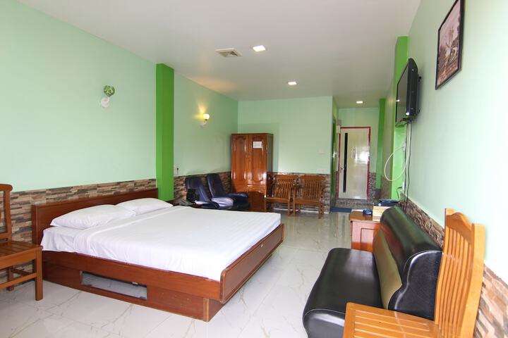 Room 13 of 32