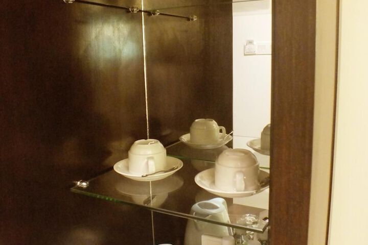 Room 10 of 24
