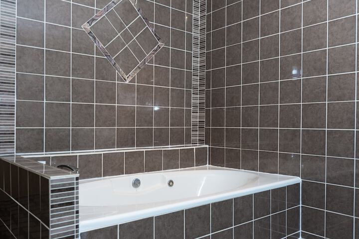Jetted tub