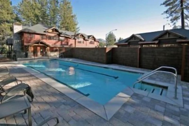 Pool Hotel