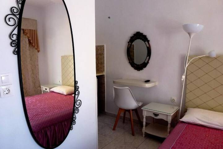 Room 5 of 10