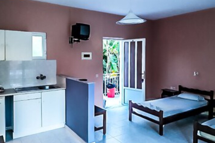 Room 5 of 16