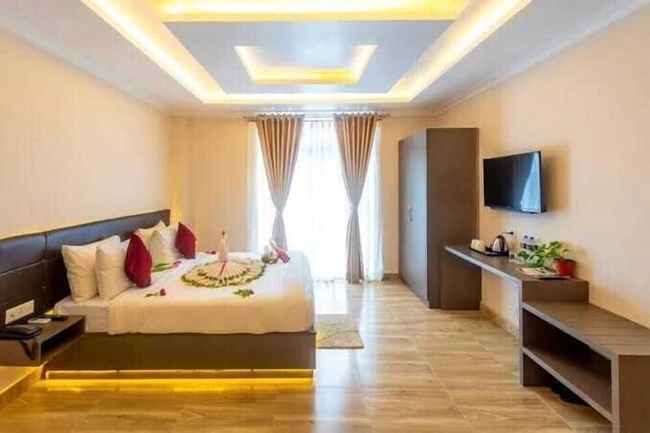 Room 7 of 32