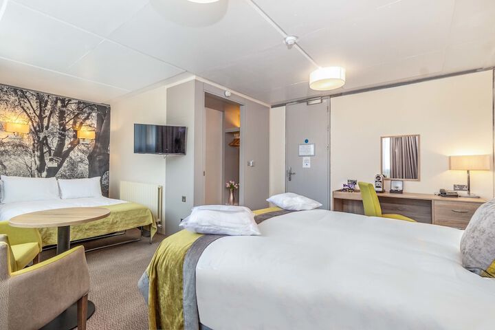 Room 3 of 40
