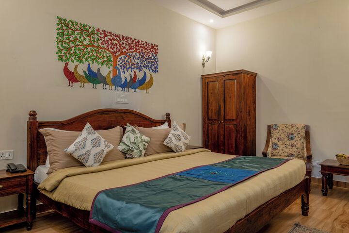 Room 8 of 33