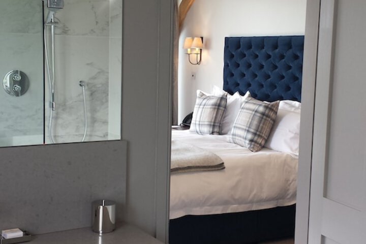 Room 2 of 51