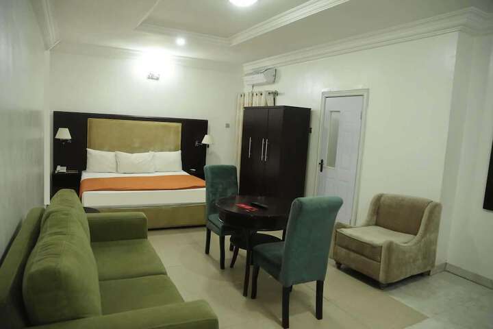 Room 9 of 26