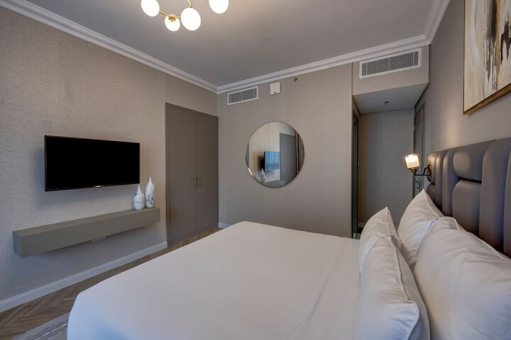 Room 14 of 77