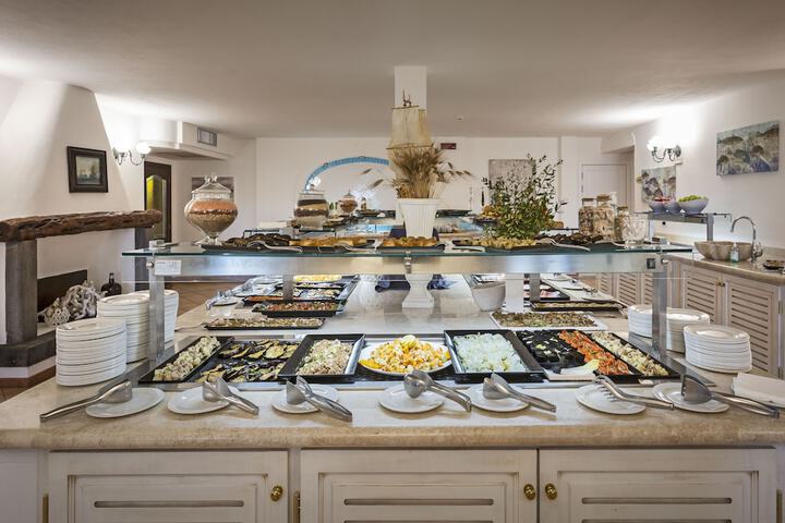 Dining 40 of 67