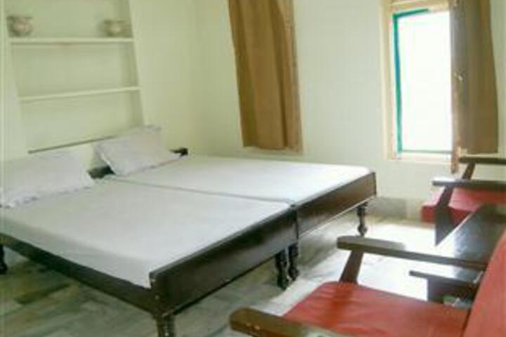 Room 4 of 5