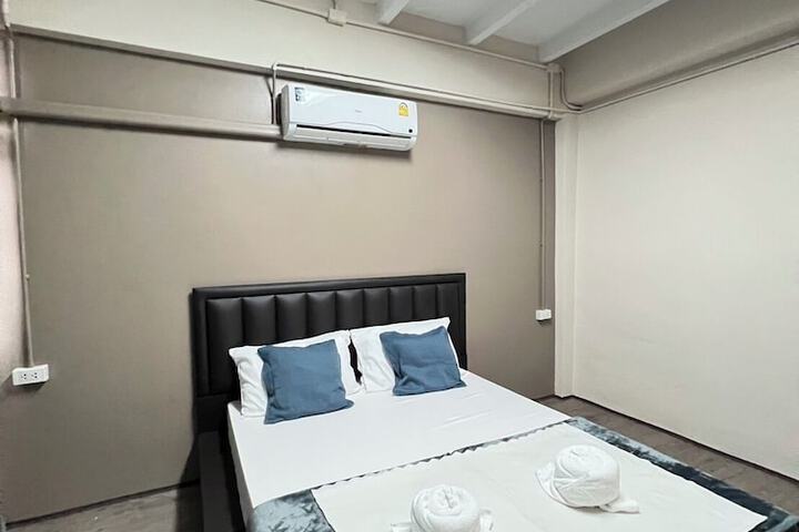 Room 5 of 27